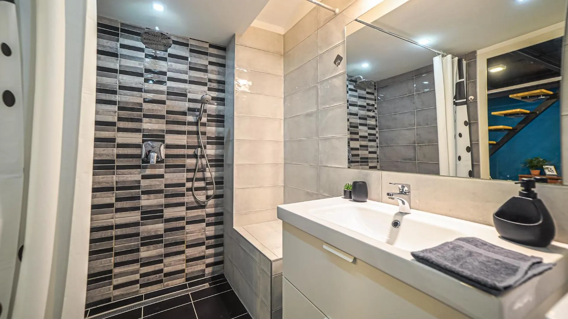 Dazzling Dob Apartment Budapest